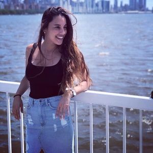 Meet your Posher, Cynthia